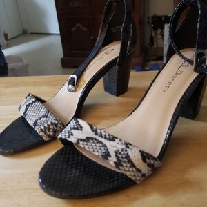 Chinese Laundry Sandals